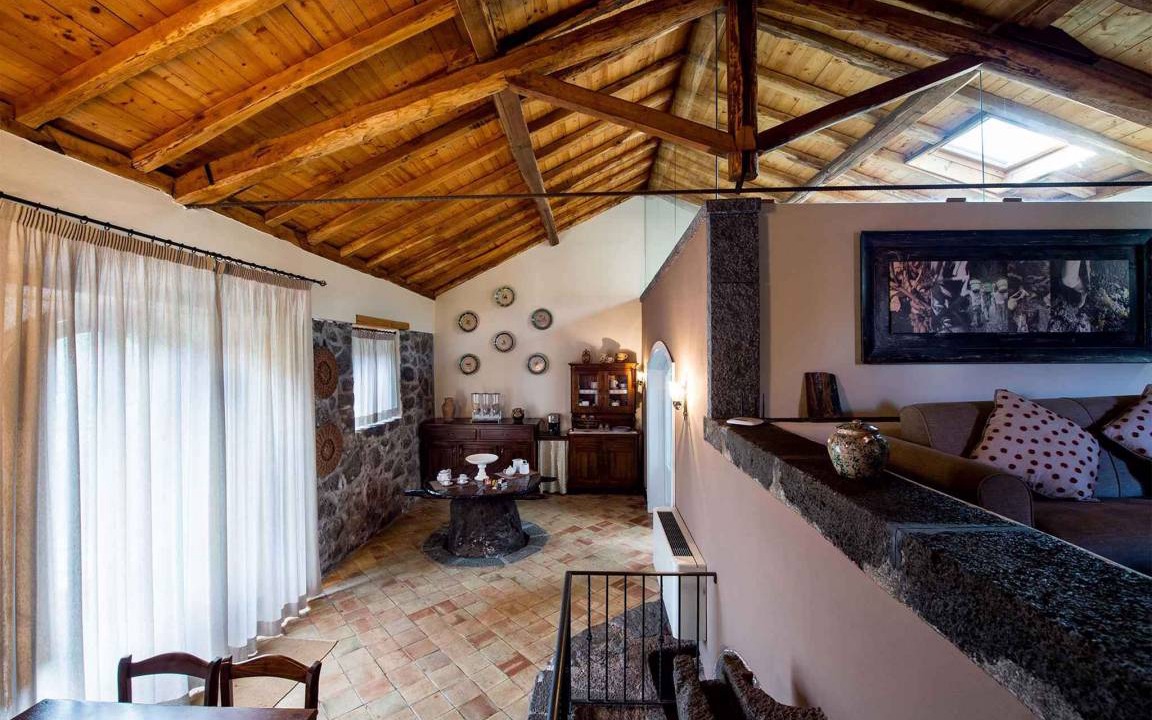 Linguaglossa Apartment | Holiday apartment with garden and outdoor swimming pool