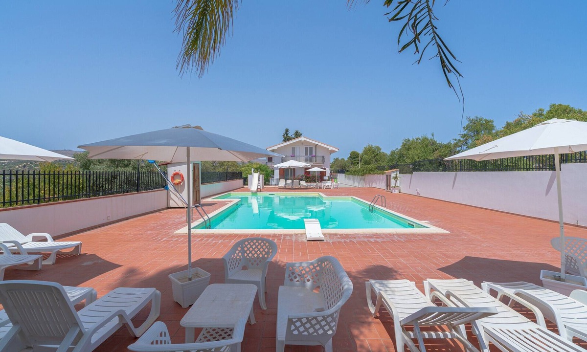 Noto Marina Apartment | Holiday Apartment 'Appartamento Con Vista Su Noto' with Shared Pool, Terrace & Wi-Fi