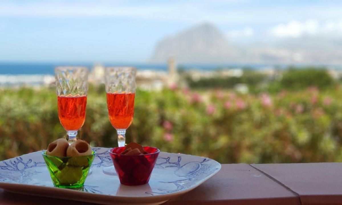 Tonnara di Bonagia House | Holiday house Tonnara San Cusumano for 6 - 12 persons with 3 bedrooms - Holiday home