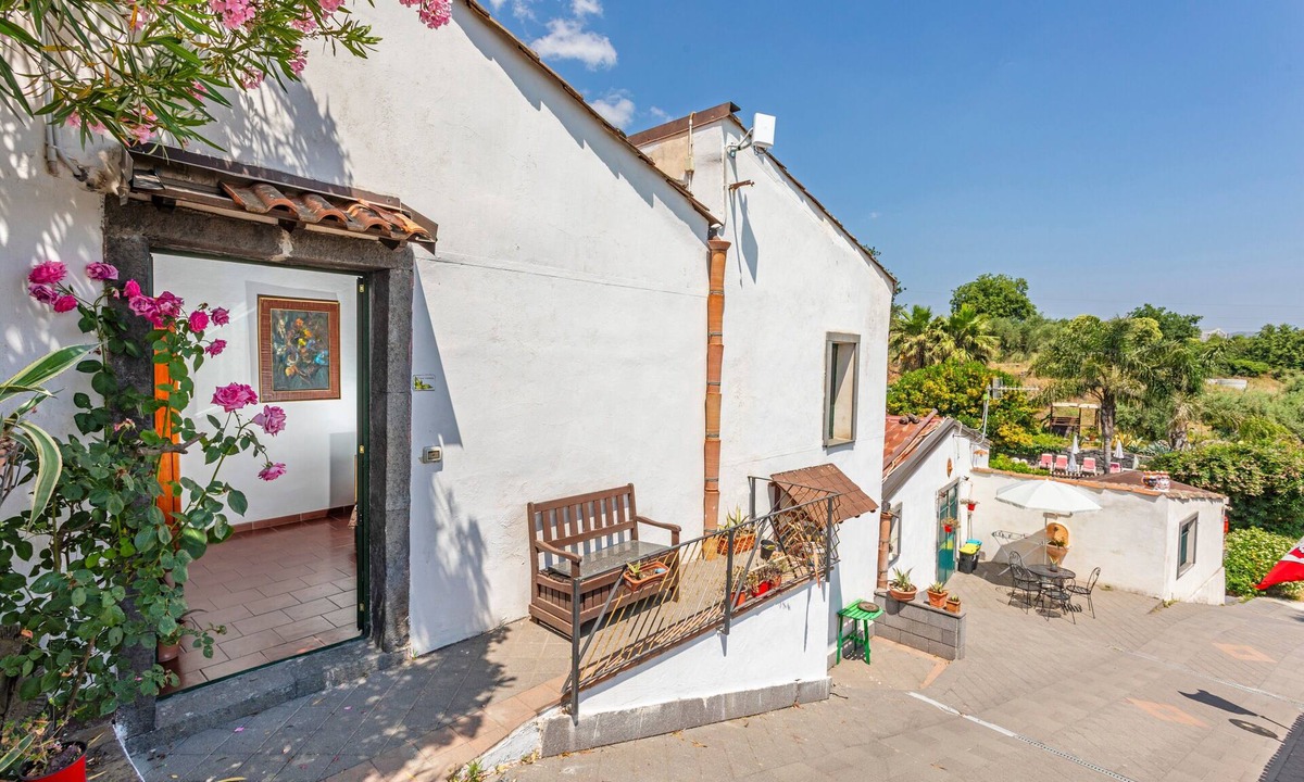 Piedimonte Etneo Apartment | Holiday Home 'Casa Rurale' with Sea View, Wi-Fi and Air Conditioning
