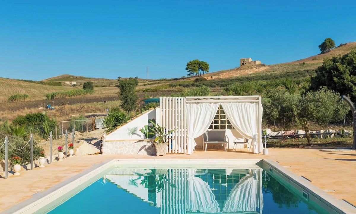 Buseto Palizzolo House | Holiday Home 'Fattoria Spezia - Limone' with Shared Pool, Shared Garden and Wi-Fi