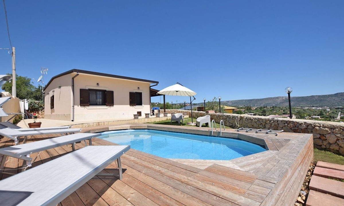 Floridia House | Holiday Home Floridia with Private Pool