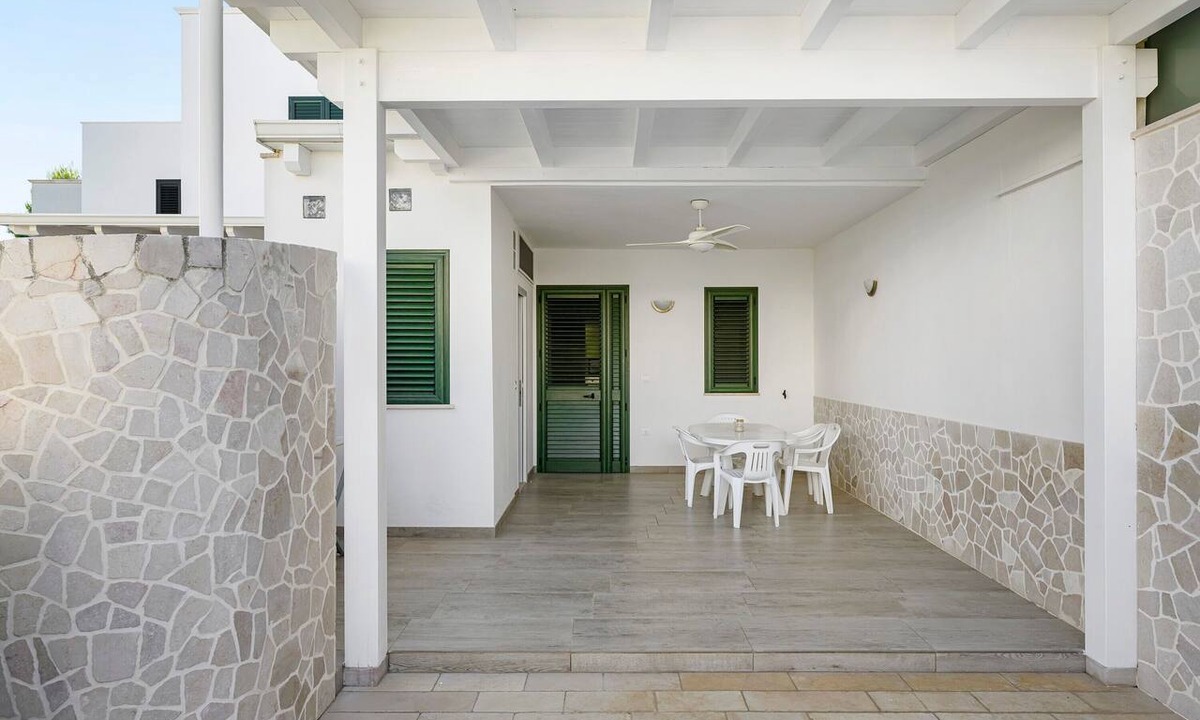 Specchiolla House | Holiday Home 'Giulia House' with Private Terrace, Wi-Fi and Air Conditioning