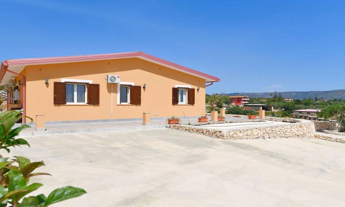 Floridia House | Holiday Home in Floridia with private pool