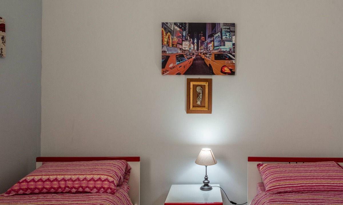 Licata House | Holiday Home 'La Maison Du Port' with Balcony, Wi-Fi and Air Conditioning