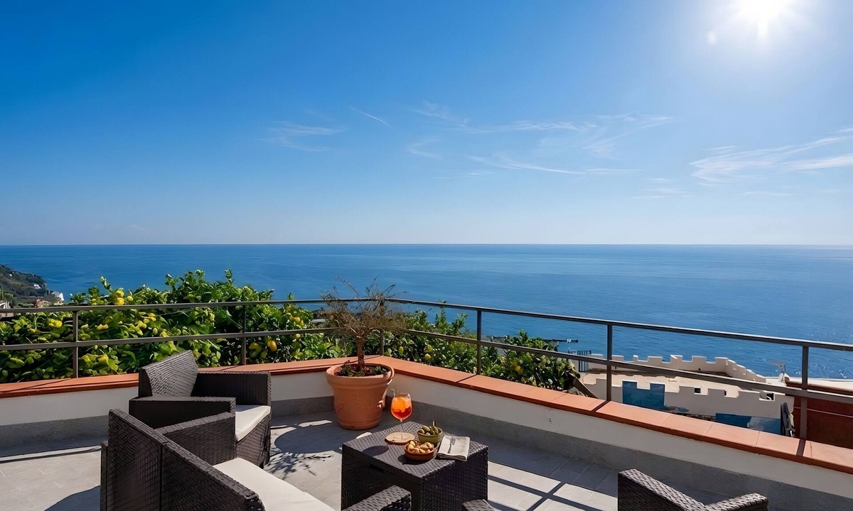 Furore House | Holiday Home 'La Volta Amalfi Coast' with Sea View, Wi-Fi and Air Conditioning