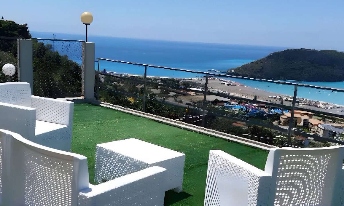 Praia a Mare House | Holiday Home 'Vista Mare Con Giardino' with Sea View, Wi-Fi and Air Conditioning