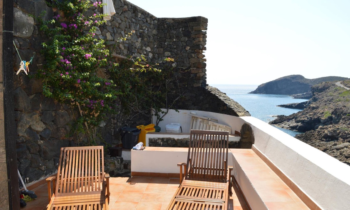 Tracino House | Holiday Home "Ziloto" with Sea View, Terrace & Wi-Fi