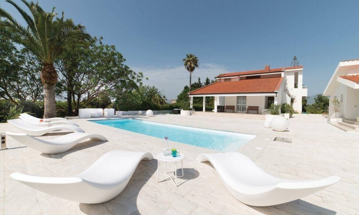 Partinico House | Holiday house Partinico for 1 - 14 persons with 6 bedrooms - Holiday house