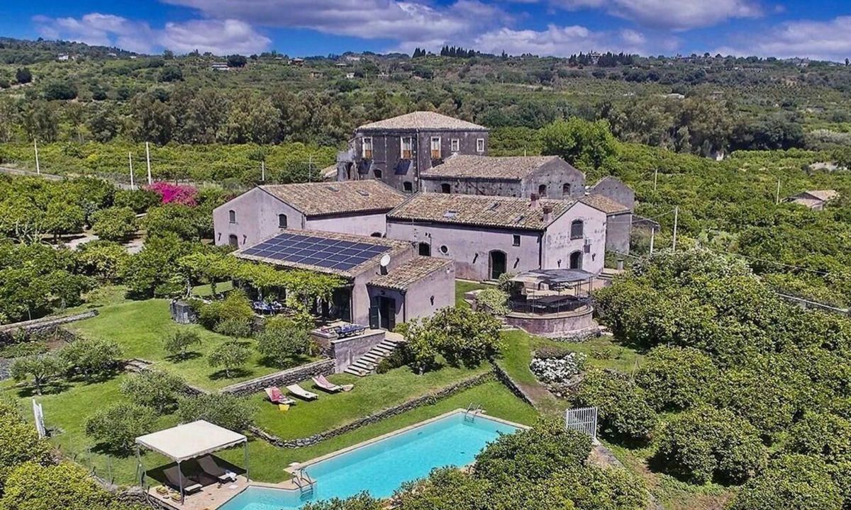 Fiumefreddo di Sicilia House | Holiday house Fiumefreddo di Sicilia for 1 - 18 persons with 10 bedrooms - Holiday home