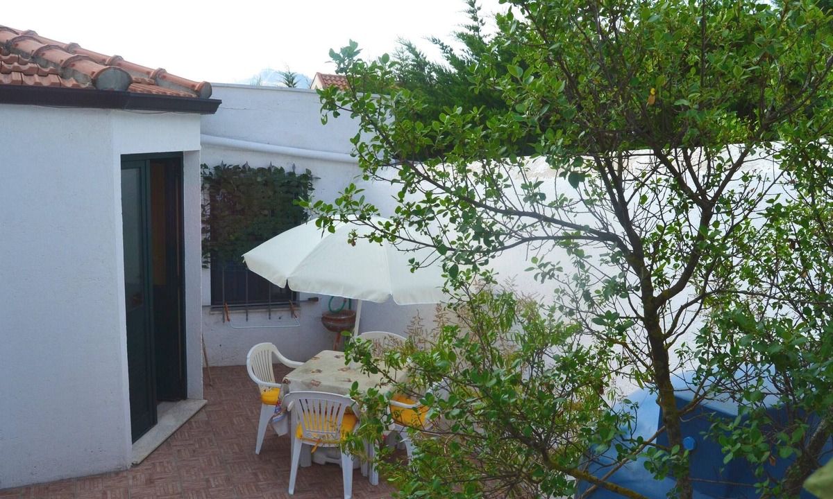 Pergusa House | Homerez - Amazing house for 4 ppl. with garden and terrace at Enna