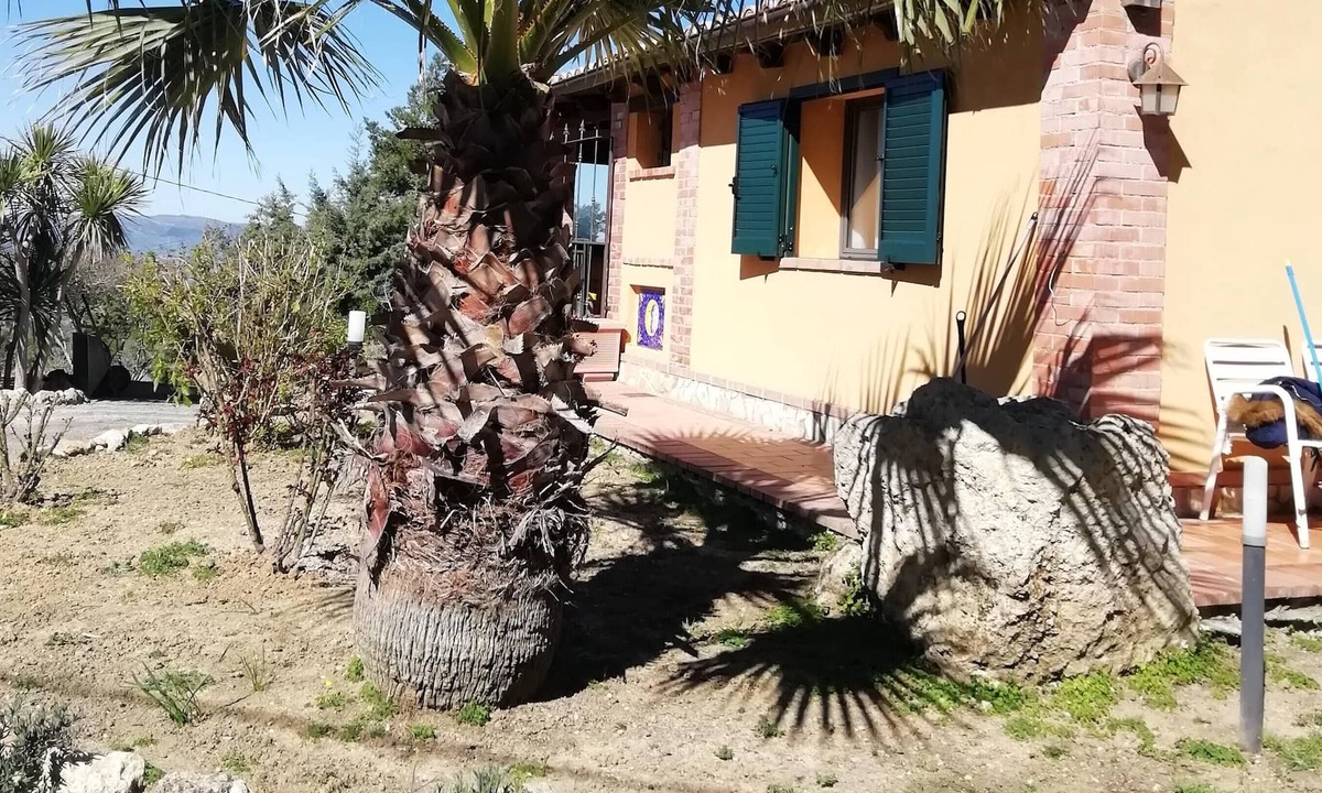 Caltanissetta Apartment | Homerez - Appartement for 4 ppl. with garden and terrace at Caltanissetta