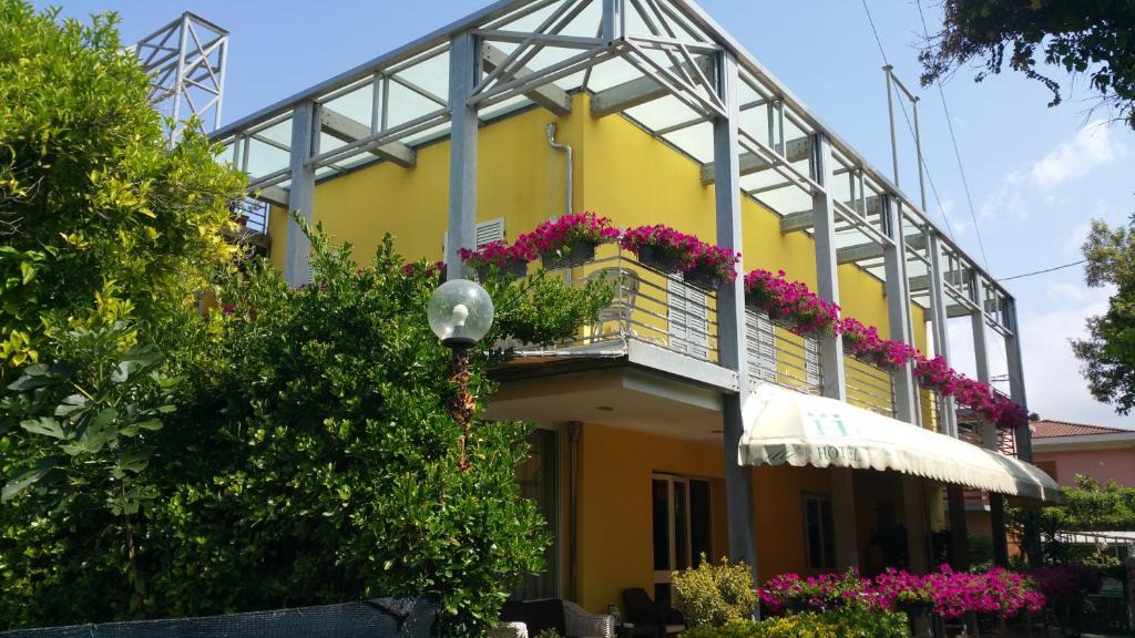 Ronchi Hotel | Hotel ILLI