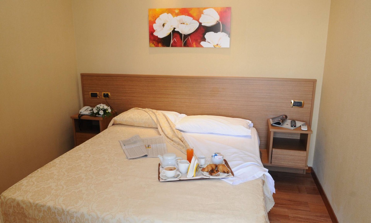 Villaricca Hotel | Hotel Ristorante La Lanterna