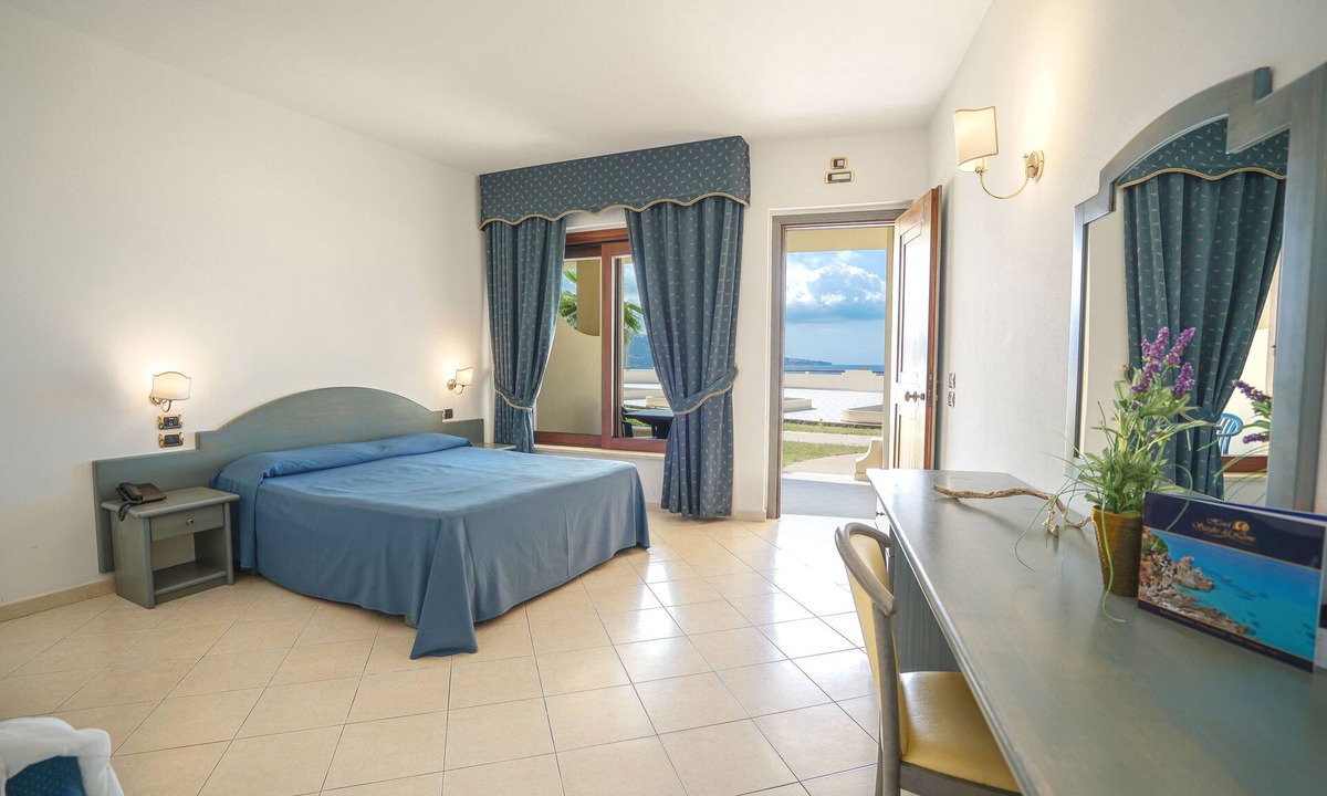 Marina di Zambrone Hotel | Hotel Scoglio del Leone