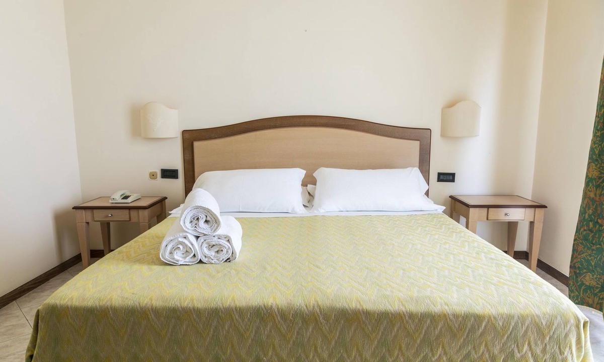 Canneto di Caronia Hotel | Hotel Za' Maria