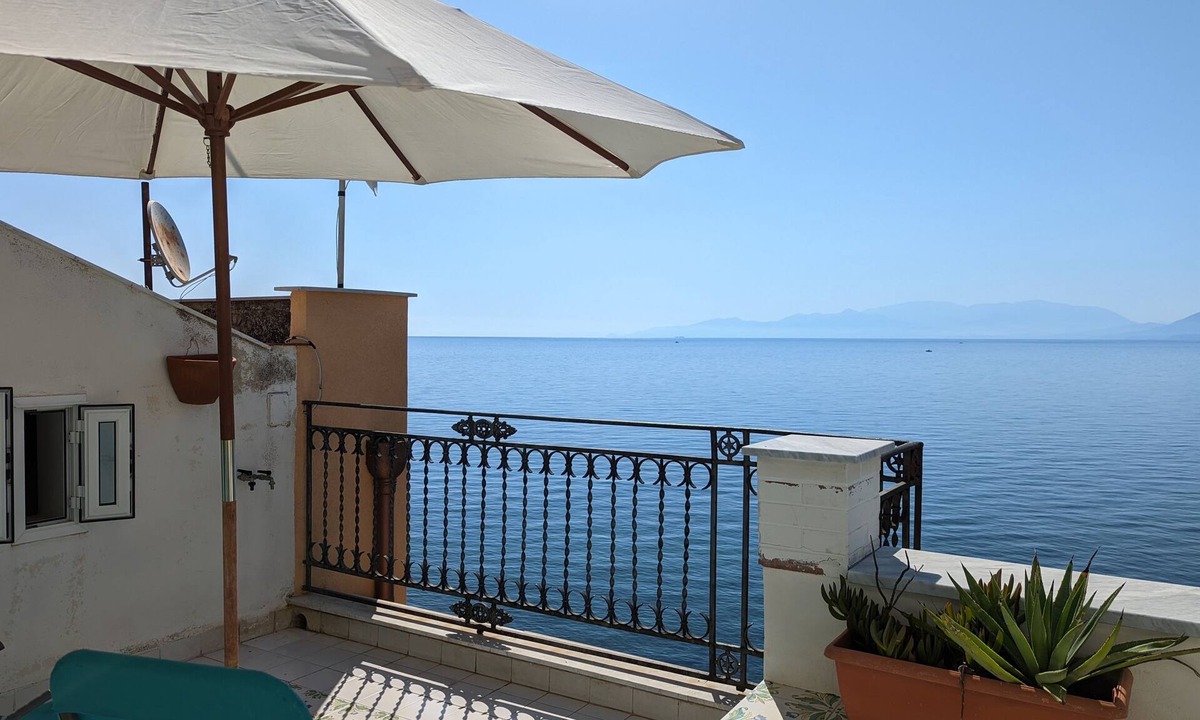 Porticello Apartment | House in the seaside village of Santa Nicolicchia