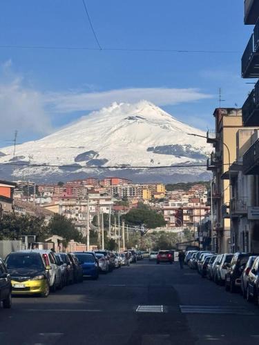 Monte Po-Nesima-San Leone-Rapisardi Apartment | Il balcone sull Etna