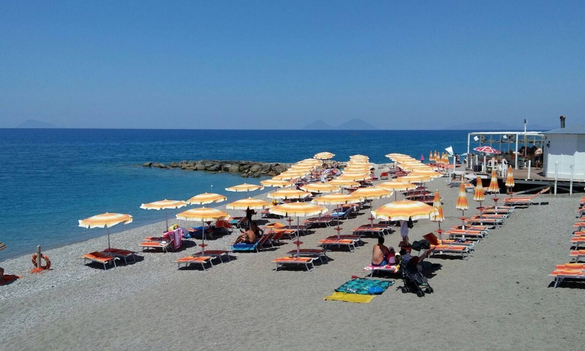 Capo d'Orlando Villa | Il Giardino dei Merli, a charming home from the early 1900s, a stone's throw from the sea