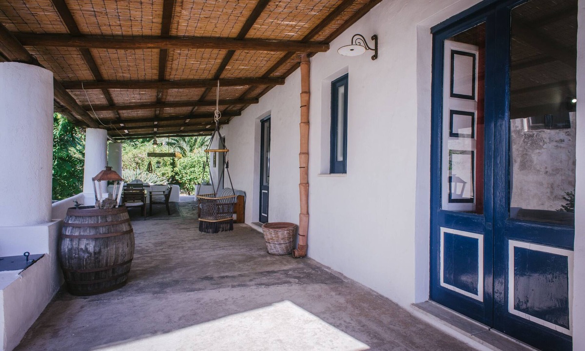 Malfa Villa | Il Palmento Di Salina is a typical Aeolian private house with a terrace and garden with sea views