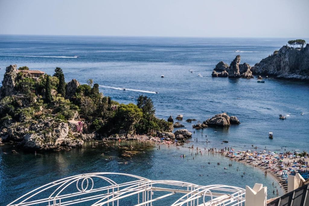 Mazzaro Apartment | Isola Bella Luxury View