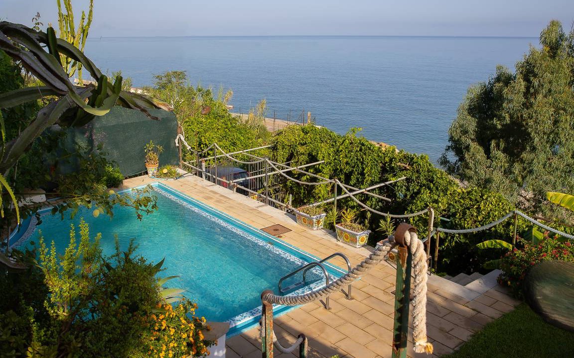 Santo Stefano di Camastra Villa | 100 m² Villa ∙ 3 bedrooms ∙ 7 guests