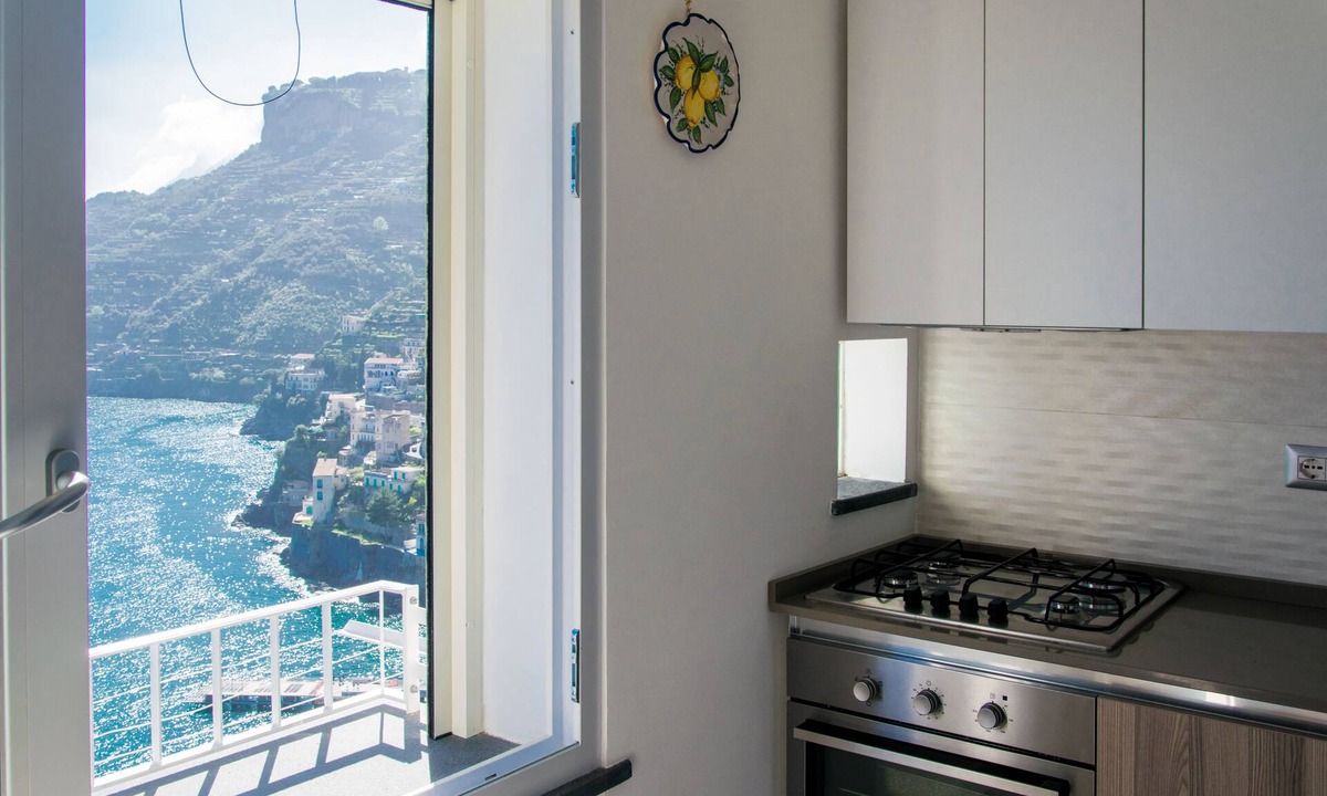Minori House | L'Aurora house with sea view, WIFI, air conditioning, on the path of the Lemons