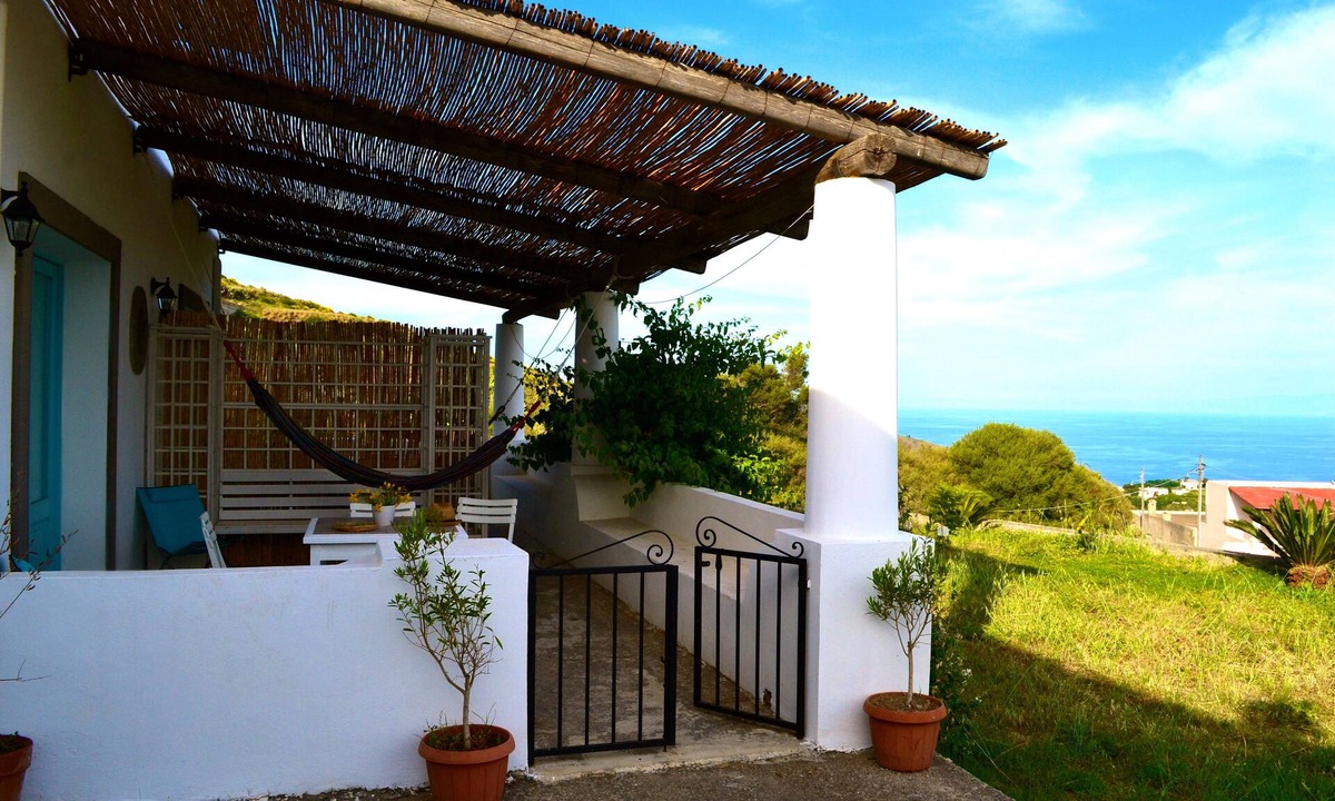 Pianoconte Apartment | La Bartola panoramic house in Villa Paradiso. Lipari