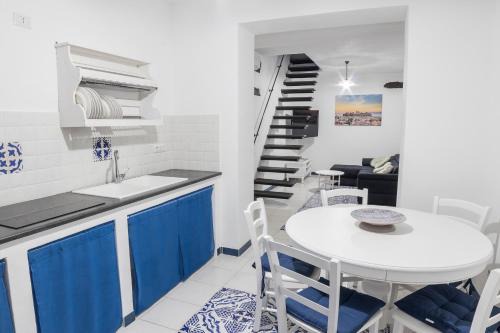 Lipari Historic Centre Apartment | La Bomboniera