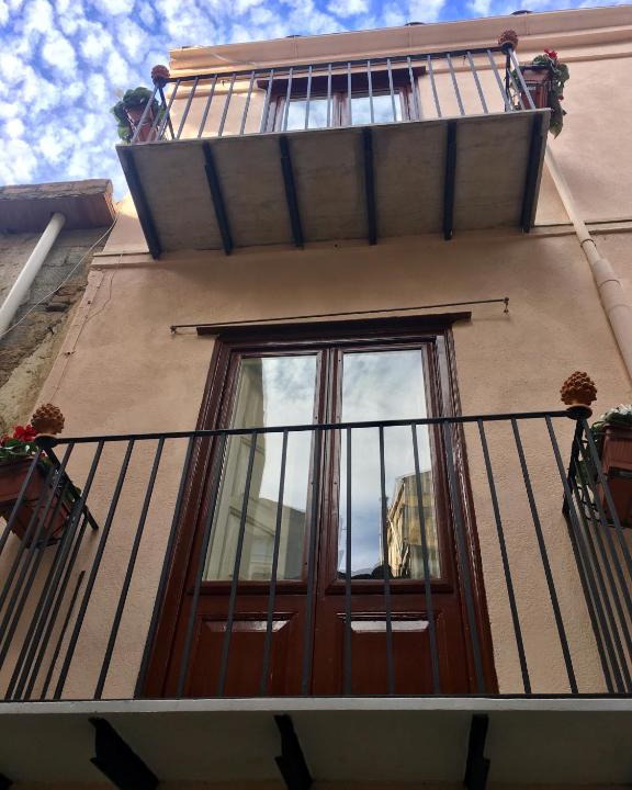 Castelbuono Apartment | La casa Accanto