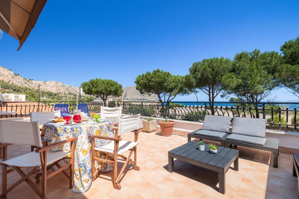 Addaura Apartment | La Cueva dello Scirocco by DomuSicily