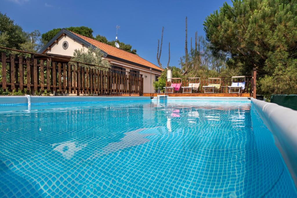 Nicolosi Villa | La dimora del verde con piscina