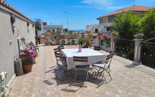 Torre Archirafi House | La Dimora di Max Bright Apt with terrace