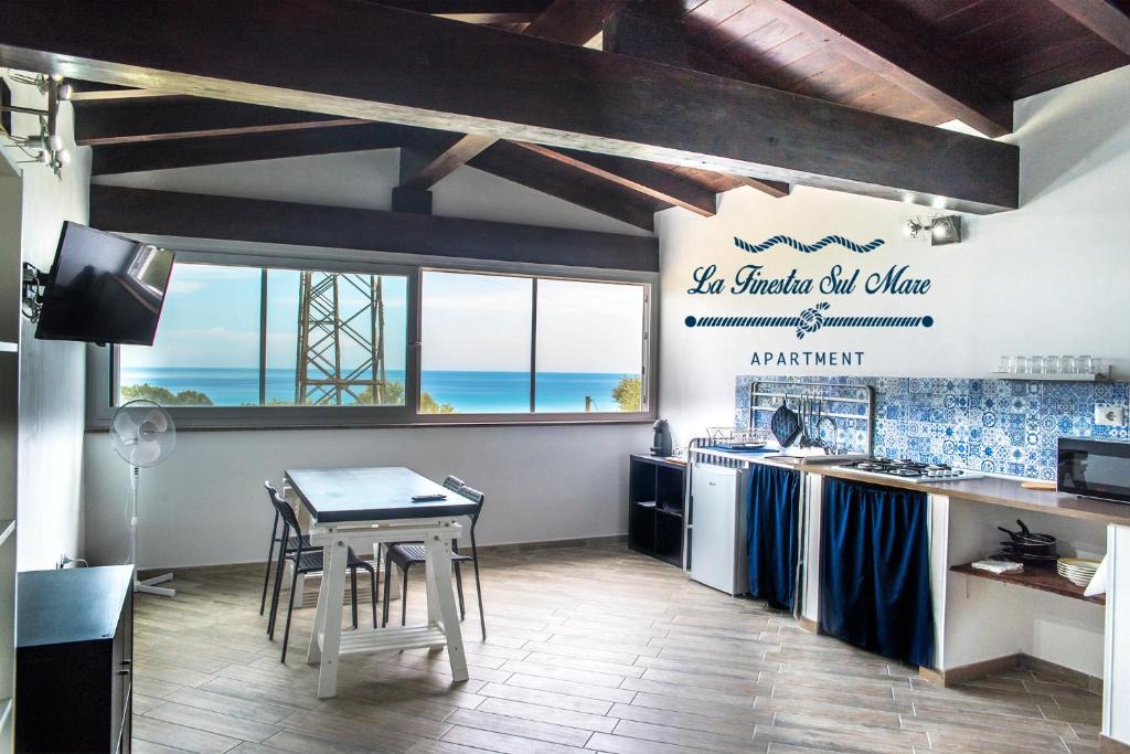 Villammare House | La finestra sul mare