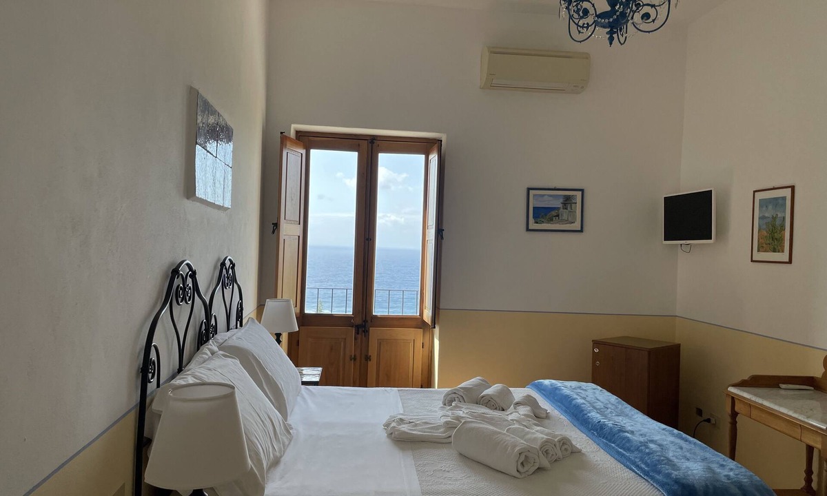 Pollara Hotel | La Locanda del Postino