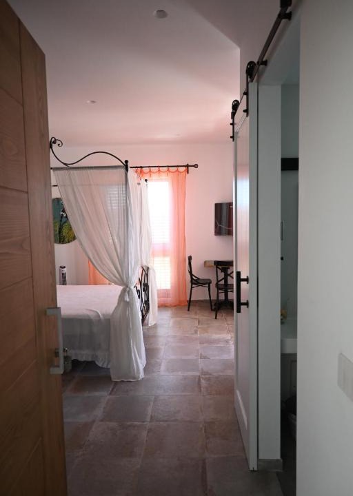 Cattolica Eraclea House | La stanza del vicolo
