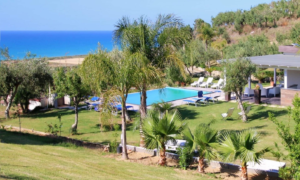 Campofelice di Roccella Villa | Large property with big Garden, Golf, Private Pool, Sea View, Wi-Fi, Air Condit