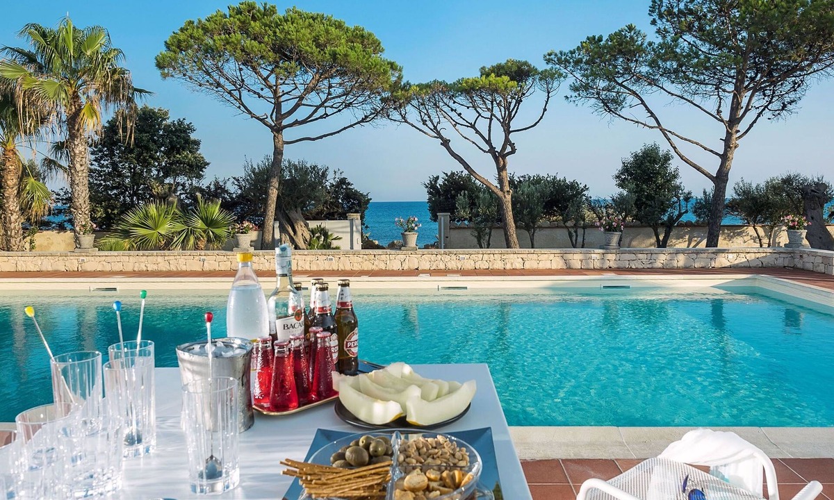 Marina di Modica Villa | Large Sicily villa rental on the seaside near Modica with pool, AC, Wi-Fi, Southern coast Sicily,