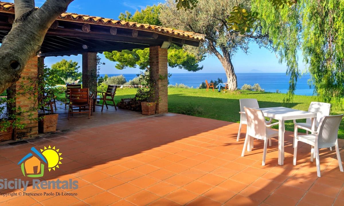 Acquedolci Villa | Large villa with a view of the Aeolian archipelago