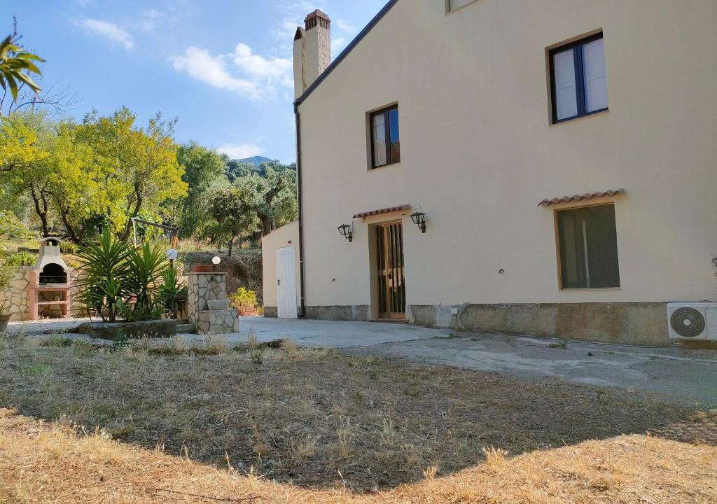San Mauro Castelverde House | Le Gole