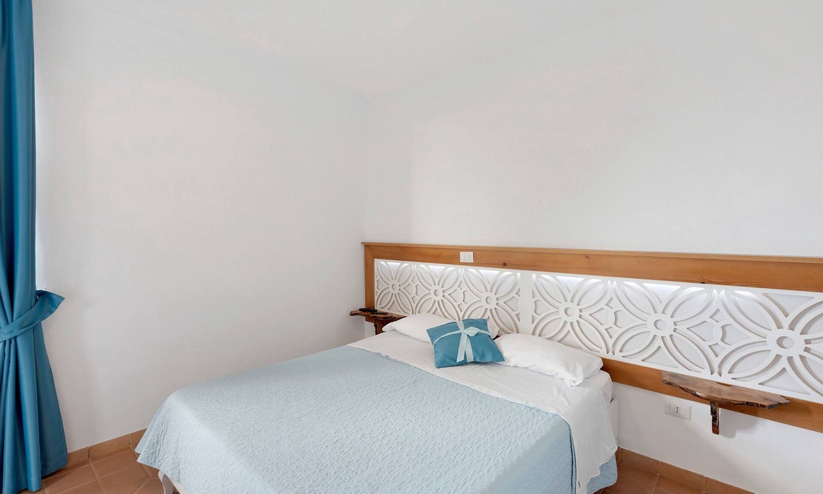 Serramezzana Apartment | Leucosia Room with Sea View, Wi-Fi and Air Conditioning
