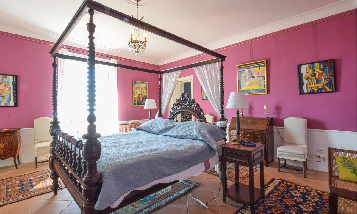 Amantea Apartment | Live in style in this beautiful vacation apartment with sea view in Amantea.