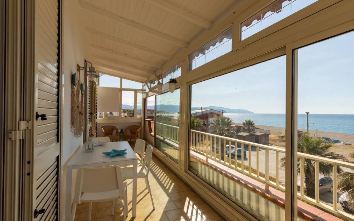 Marchesana Apartment | LOFT ON THE SEA