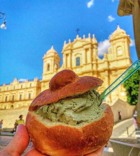 Noto House | Love Noto