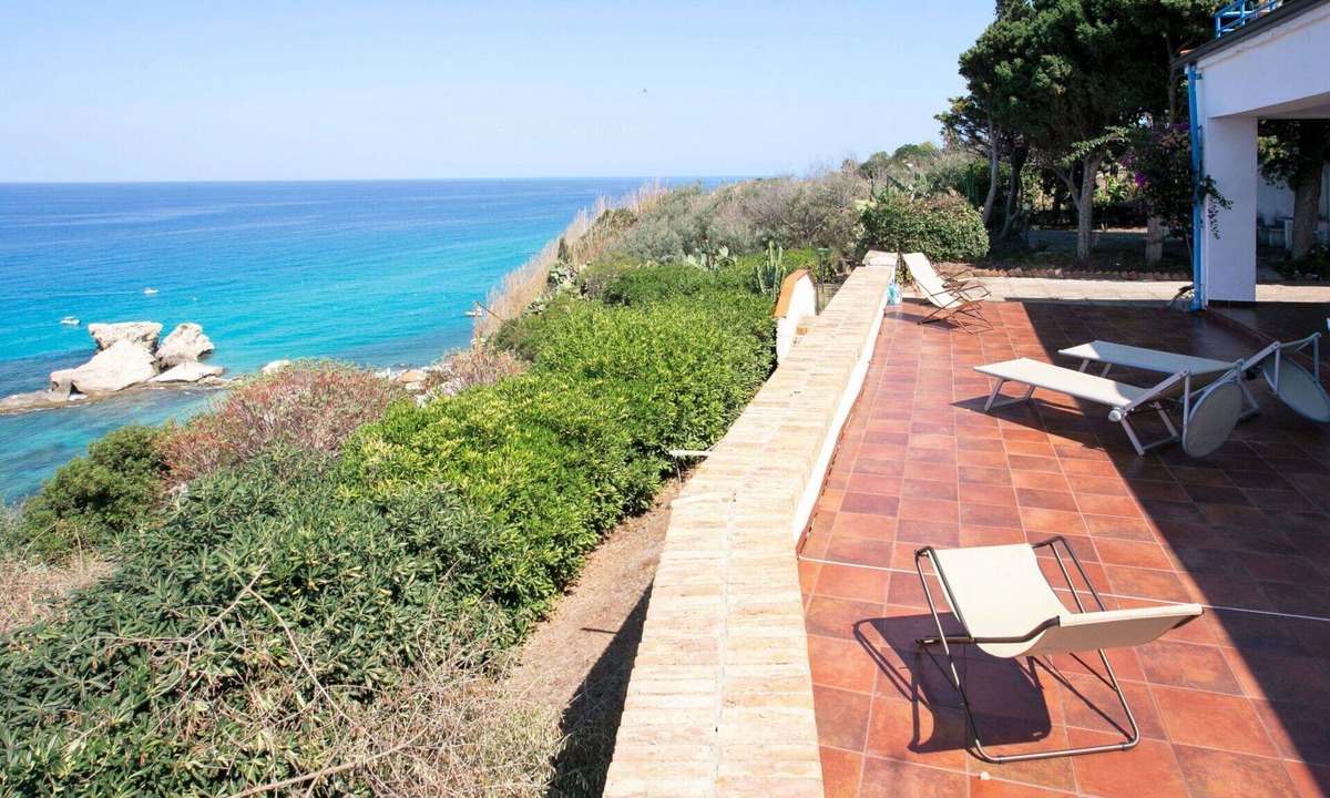 Santa Domenica Apartment | Lovely apartment for 5 guests with WIFI, patio and pets allowed