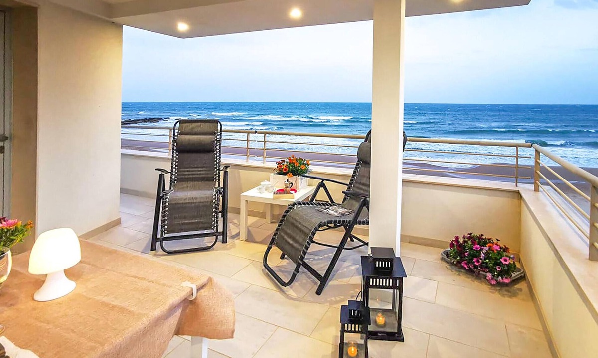 Casuzze House | Lovely home in Kaukana with WiFi
