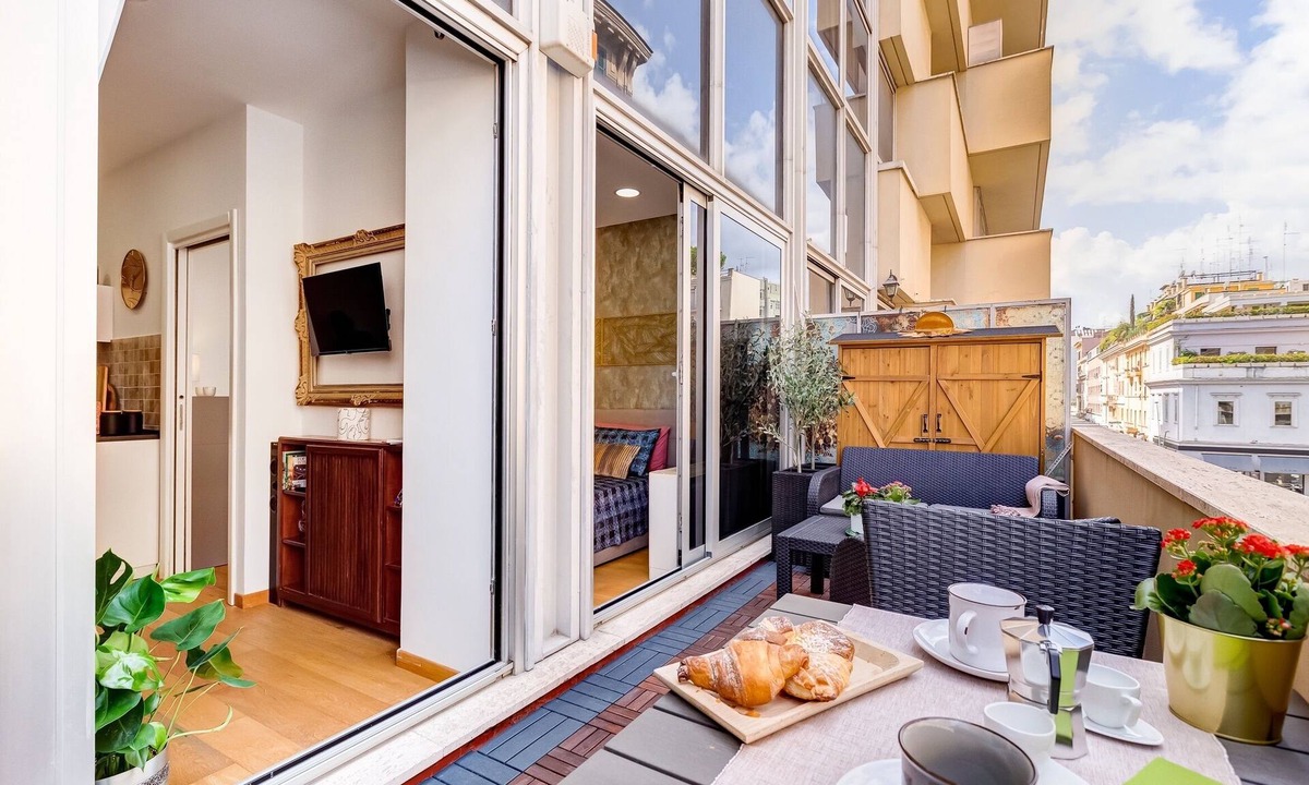 San Giovanni Apartment | Lovely home in the center of Rome, Fabrizia.