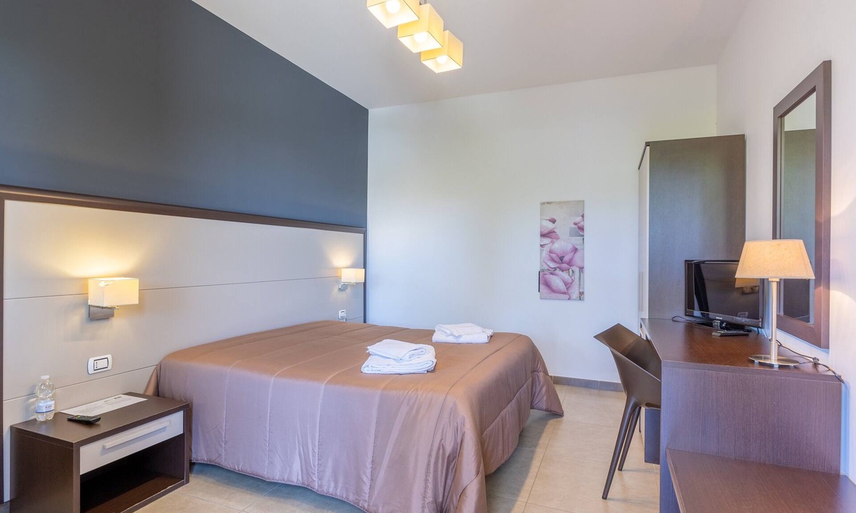 Mazzarino Apartment | Lustru Room with Mountain View, Wi-Fi, and Air Conditioning