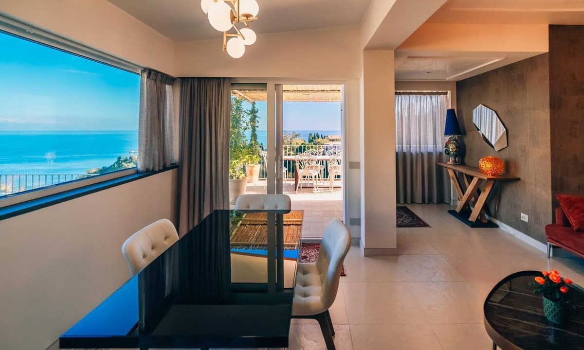 Taormina Apartment | Luxurious apartment five minutes from the Greek Theater and the city center