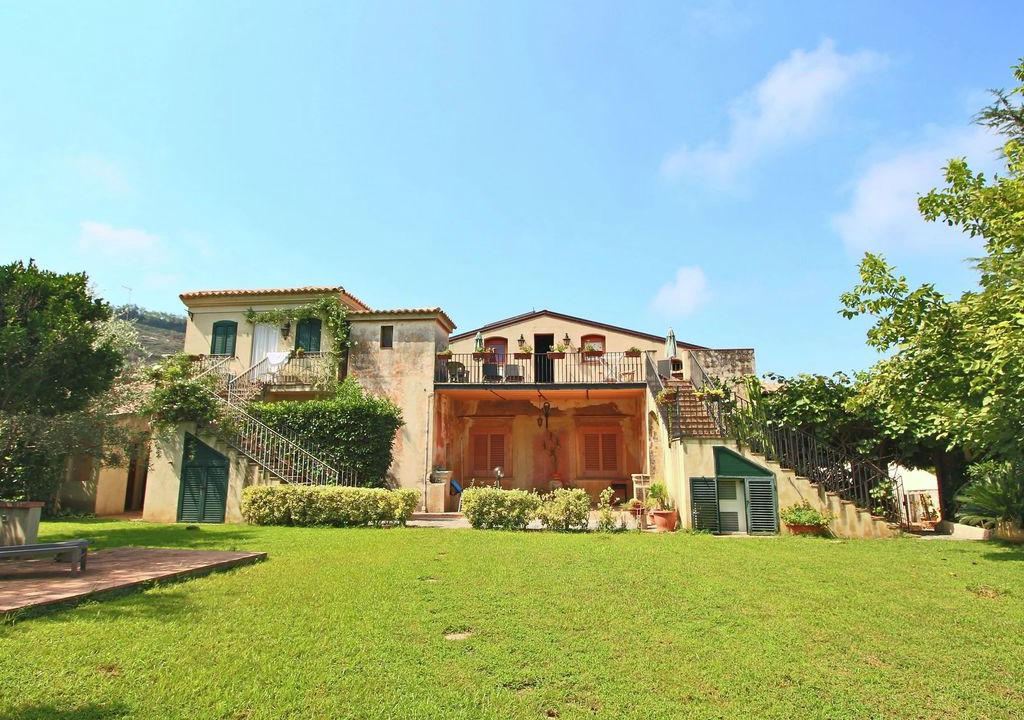 Fitili Villa | Luxurious Mansion in Parghelia near Sea